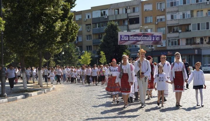 Pakistani Embassy Honors Romanian Blouse Tradition