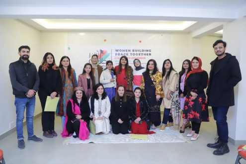 Family photo of Jari Fellowship participants 