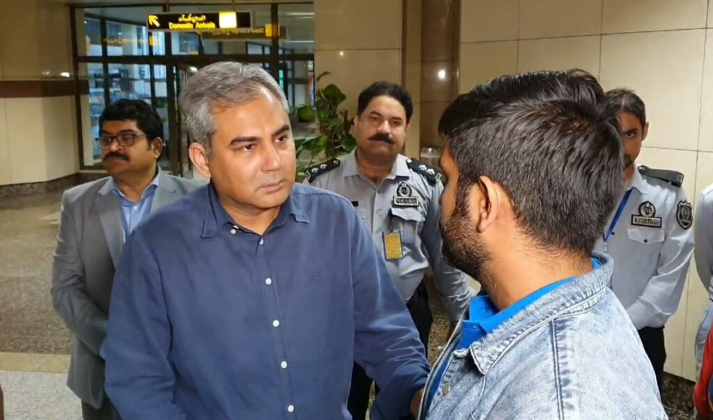 First Batch of Pakistani Students Evacuated Safely